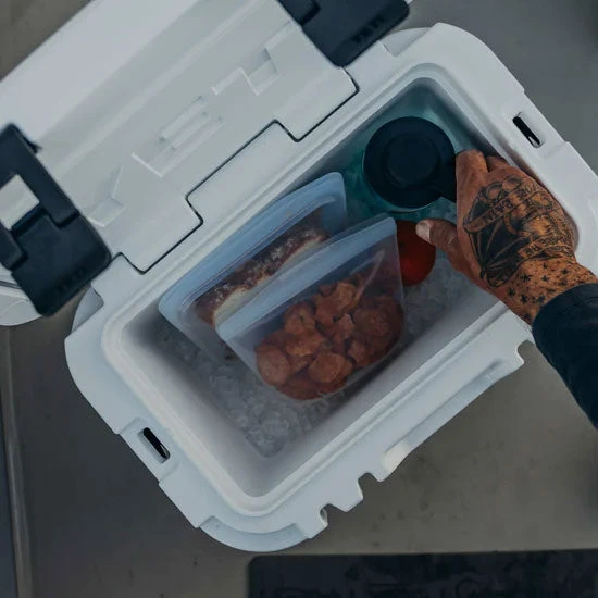 Yeti ROADIE 15 COOL BOX Navy - Image 12